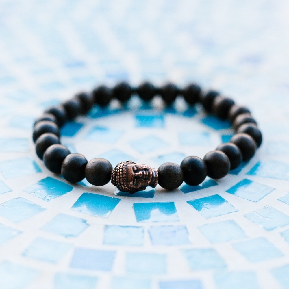Buddha bracelet with natural wood beads